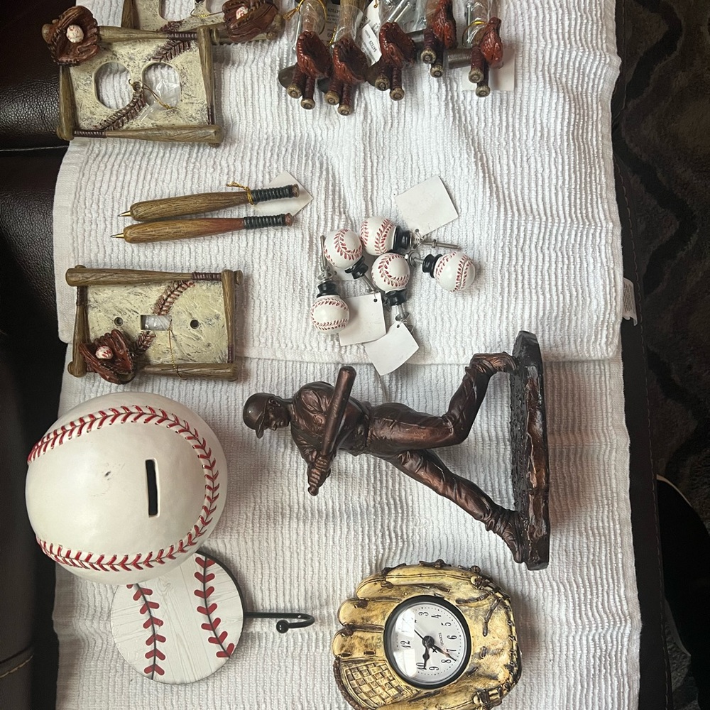 19pc Baseball Bedroom Set Glove Bat baseball bank, pull knobs, light plates,